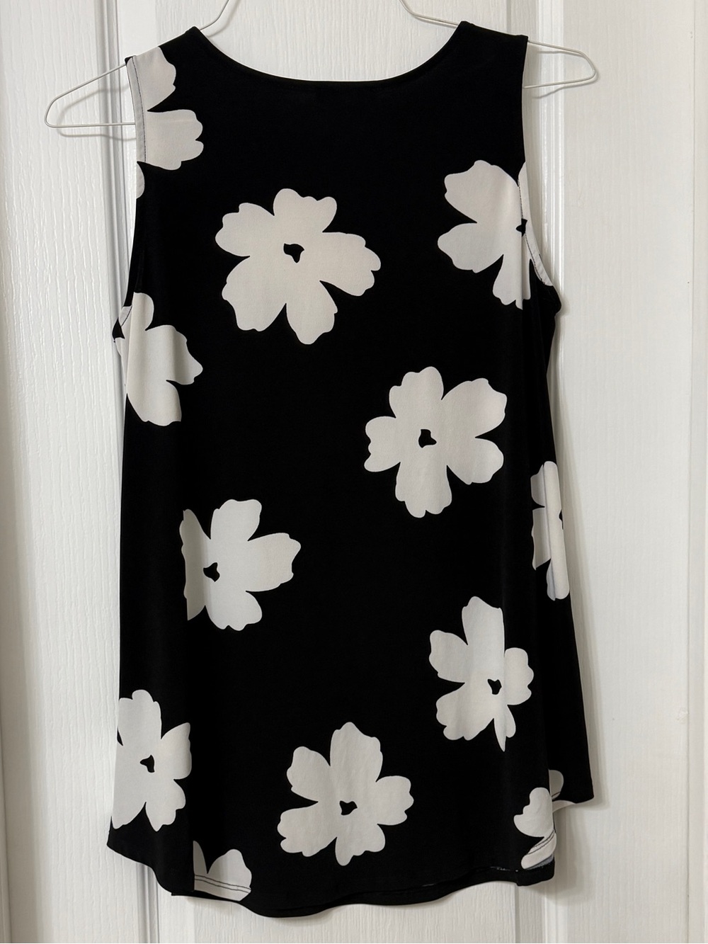 Premise Studio black and white floral sleeveless tank top size S - Picture 5 of 5